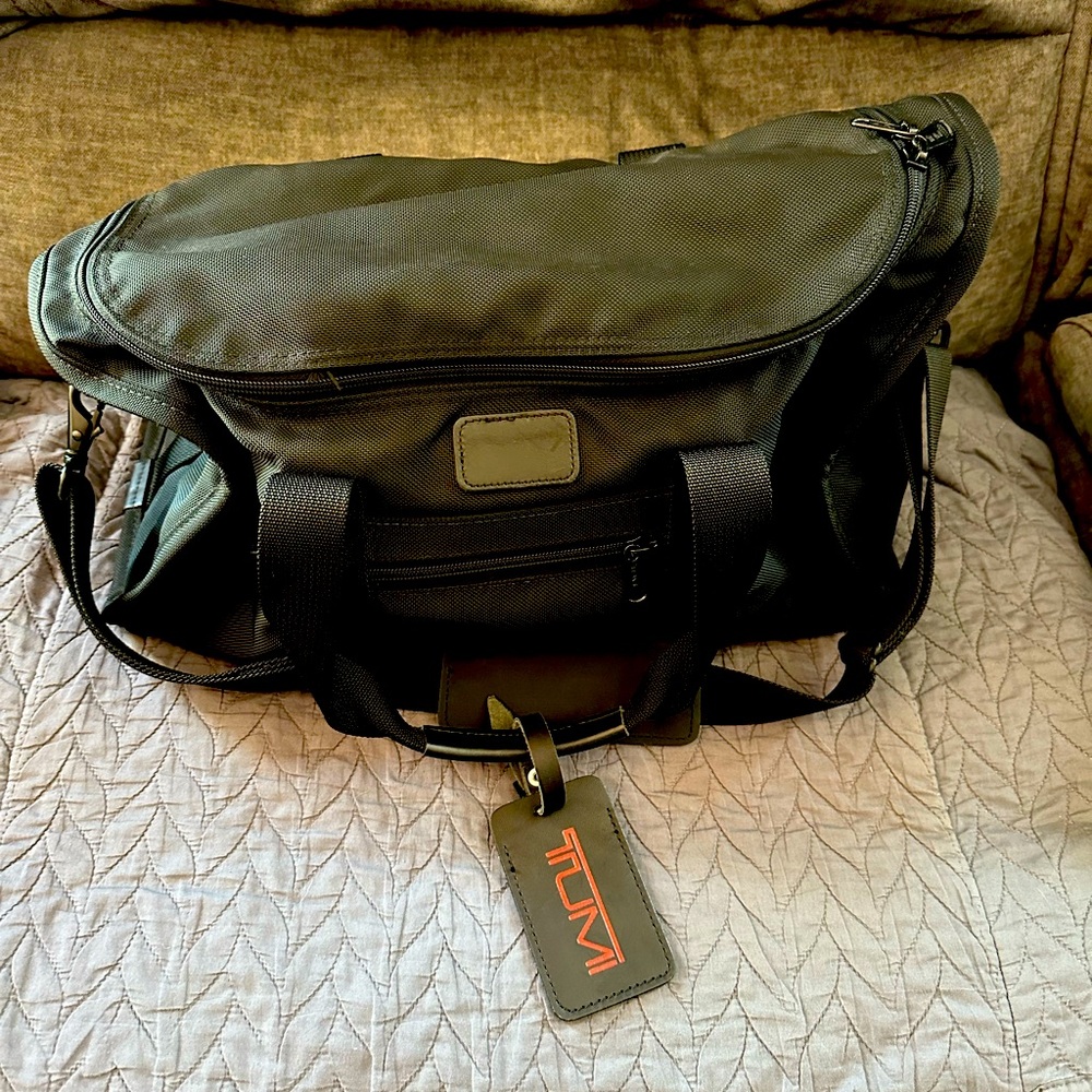 Like NEW Tumi duffle bag. Carry on.